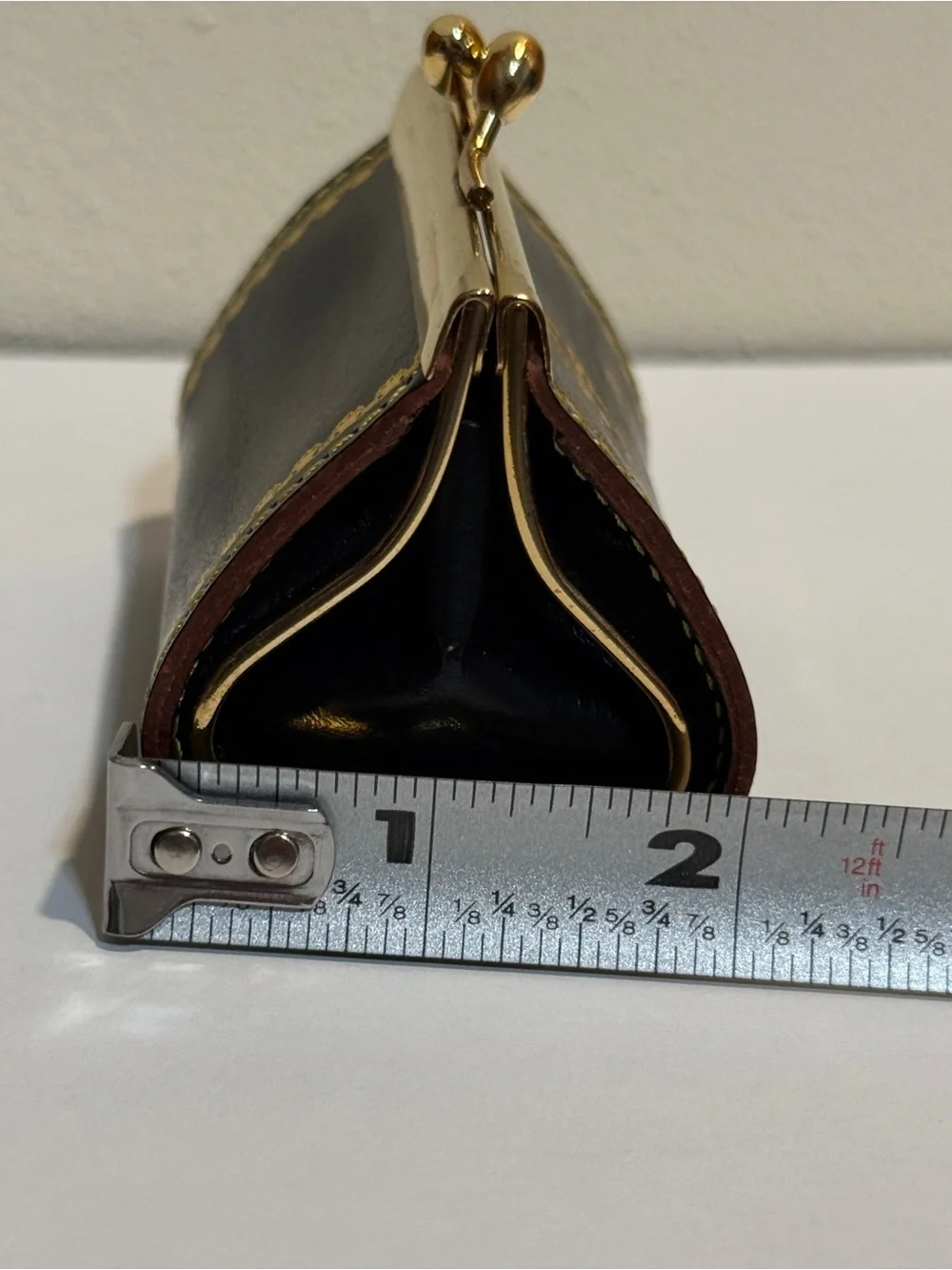 Vintage Fleur de Lis Kiss-Lock Coin Purse in Black and Gold Made in Italy
